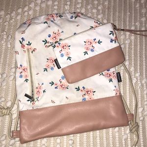 a little dirty but you can wash and it will come out really easily really cute